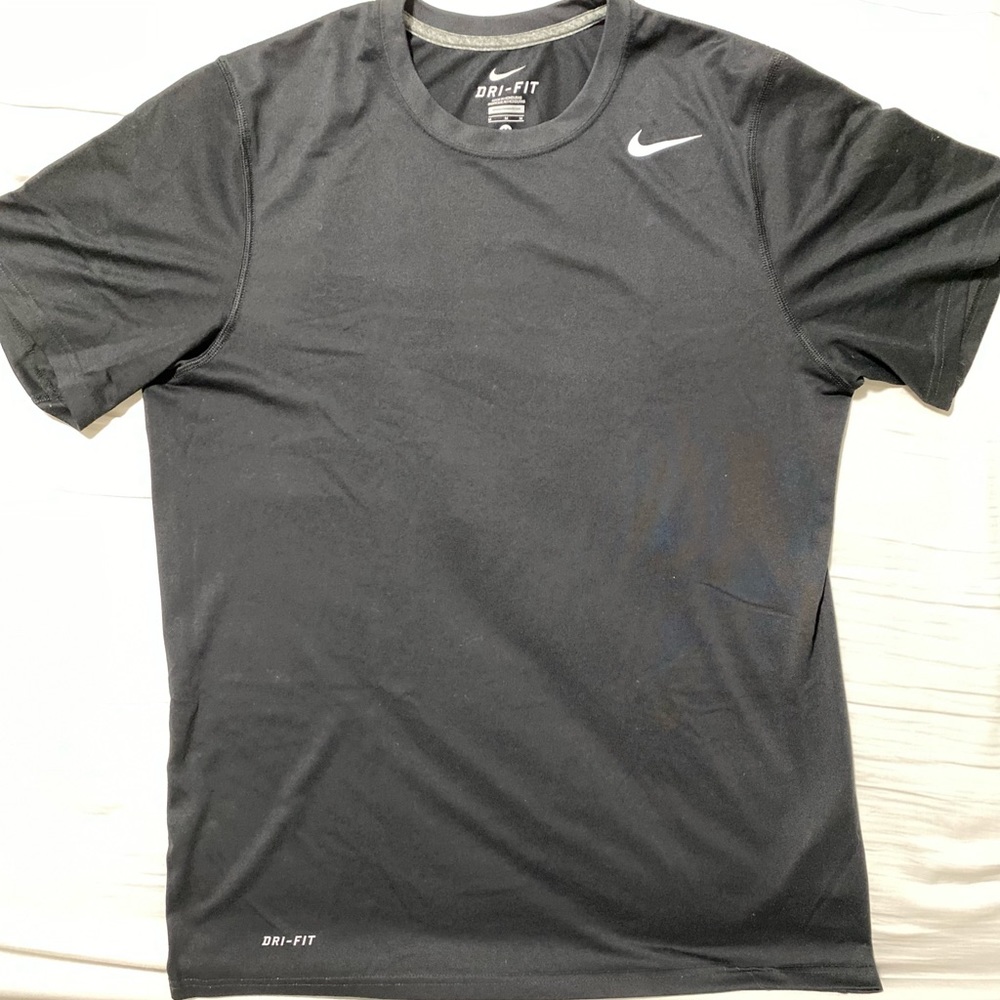 Men’s Nike dri fit shirt. Size medium. Black.